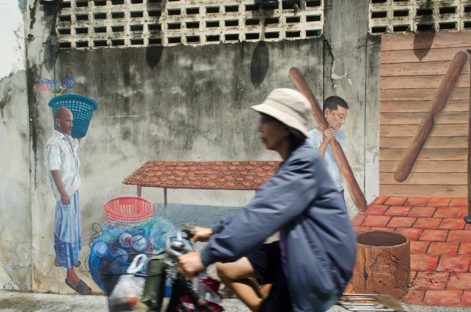 Streetart auf dem Old Heritage Trail im thailändischen Songkhla. Motiv: Bäcker

