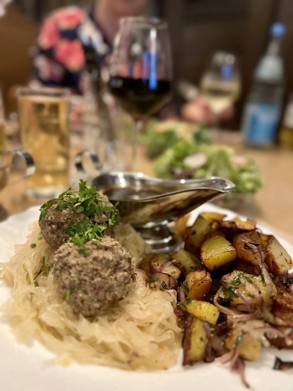 Vegan in Speyer: Leberknödel mit Dornfeldersoße, Rieslingkraut und Bratkartoffeln
