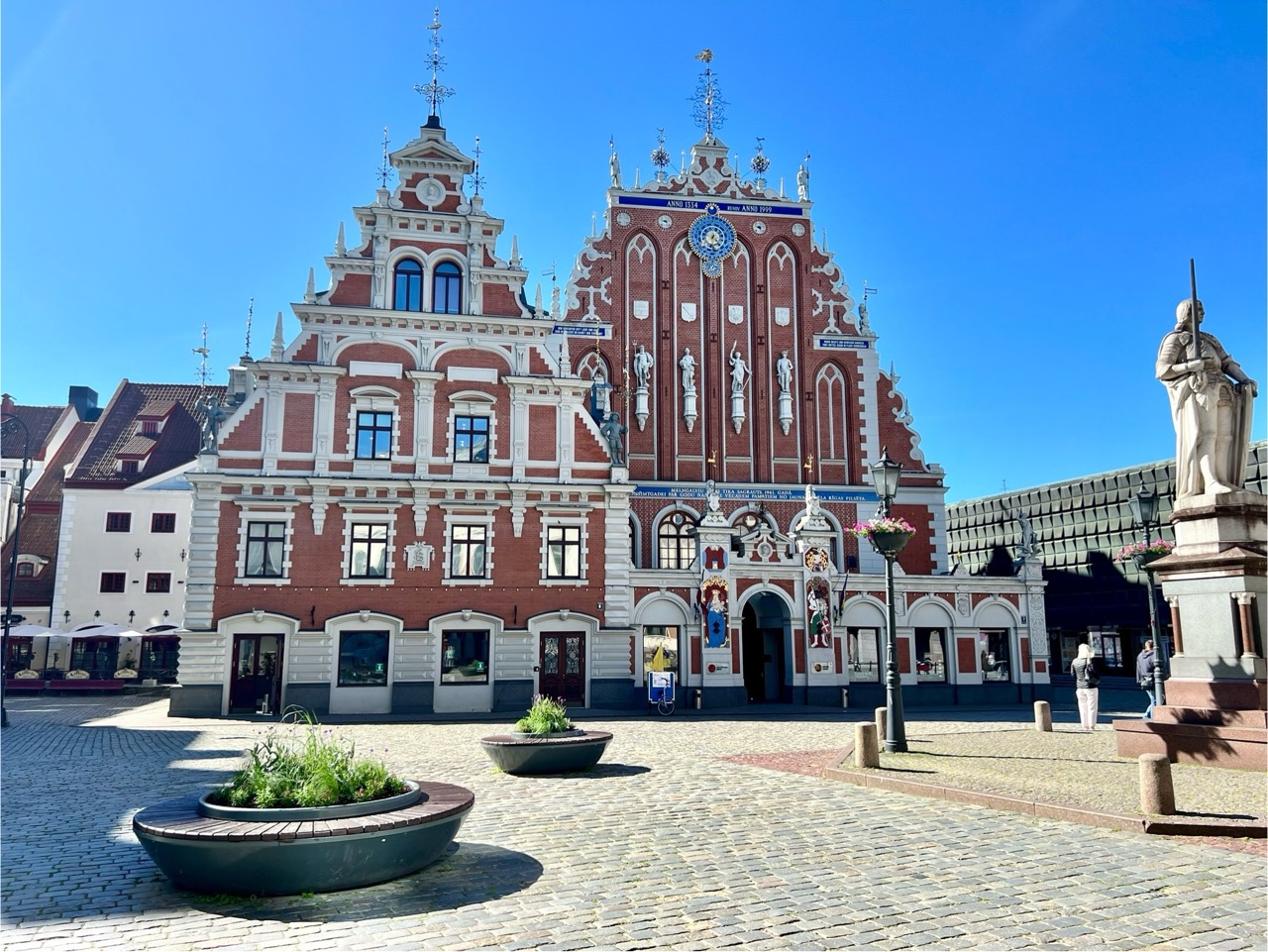 Riga Vegan entdecken: Auf dem Platz vor den Schwarzhaupthäusern.