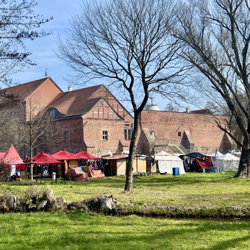 Die Storkower Burg im Herzen des Ortes Storkow