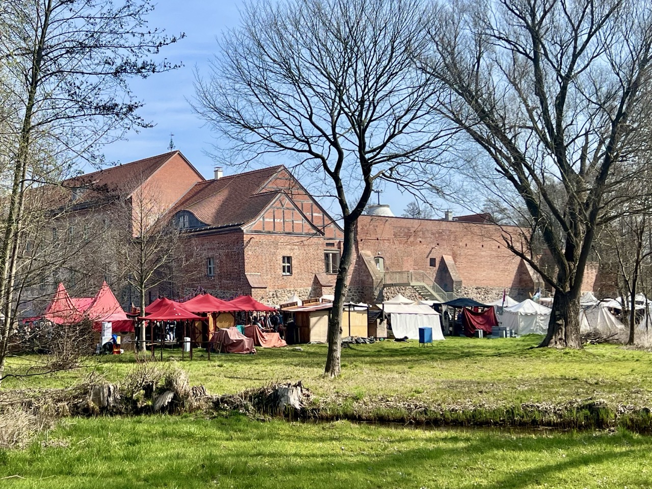Die Storkower Burg im Herzen des Ortes Storkow