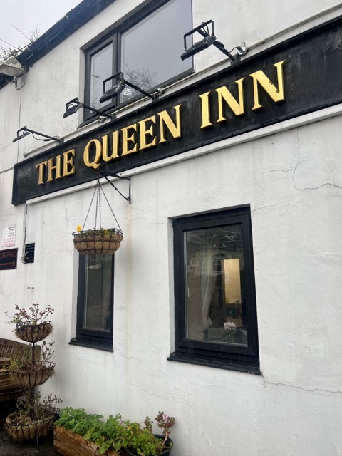 The Queen in Pub