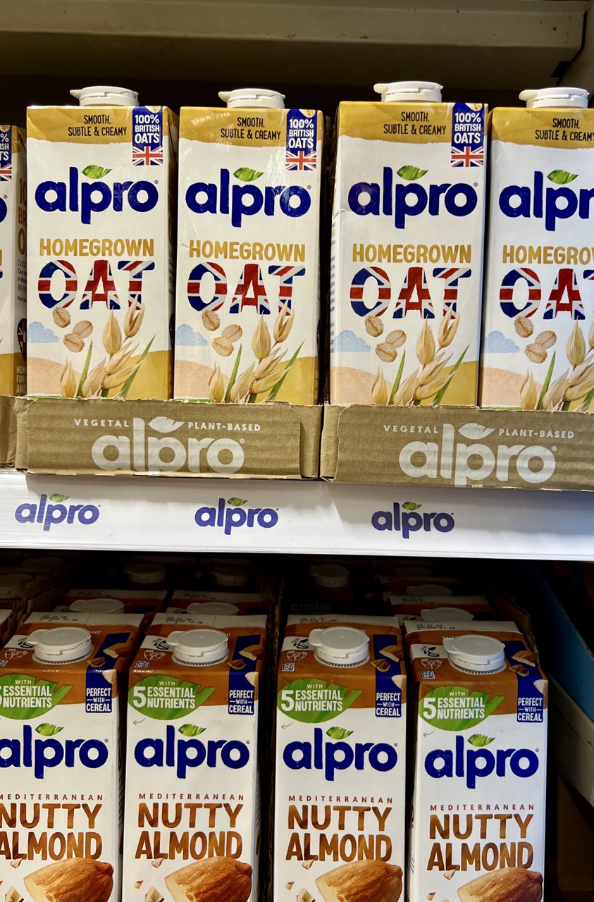 Vegane Pflanzenmilch bei Tesco in Wales