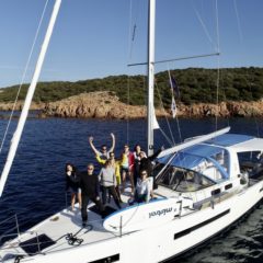 Selfie auf dem Boot Sunloft mit der Segelcrew von Sardinien nach Korsika